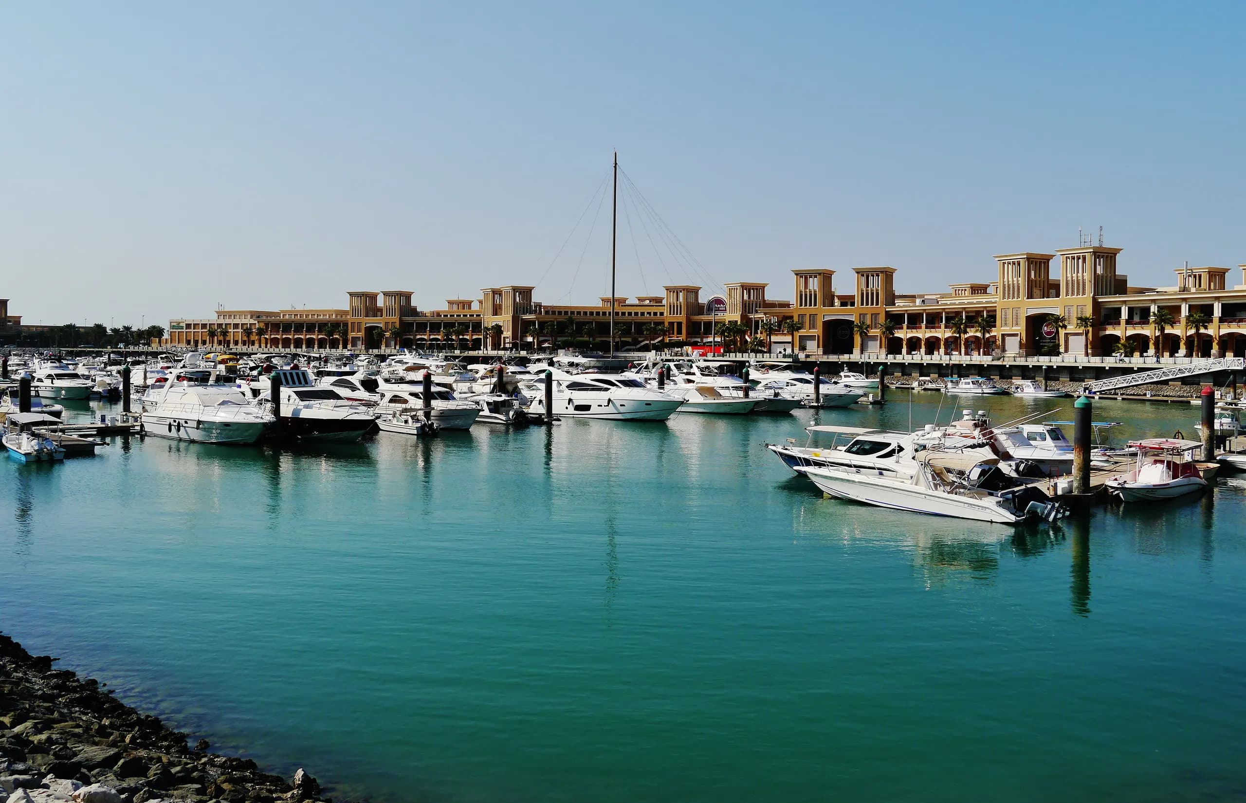 Marinas & Yacht Clubs