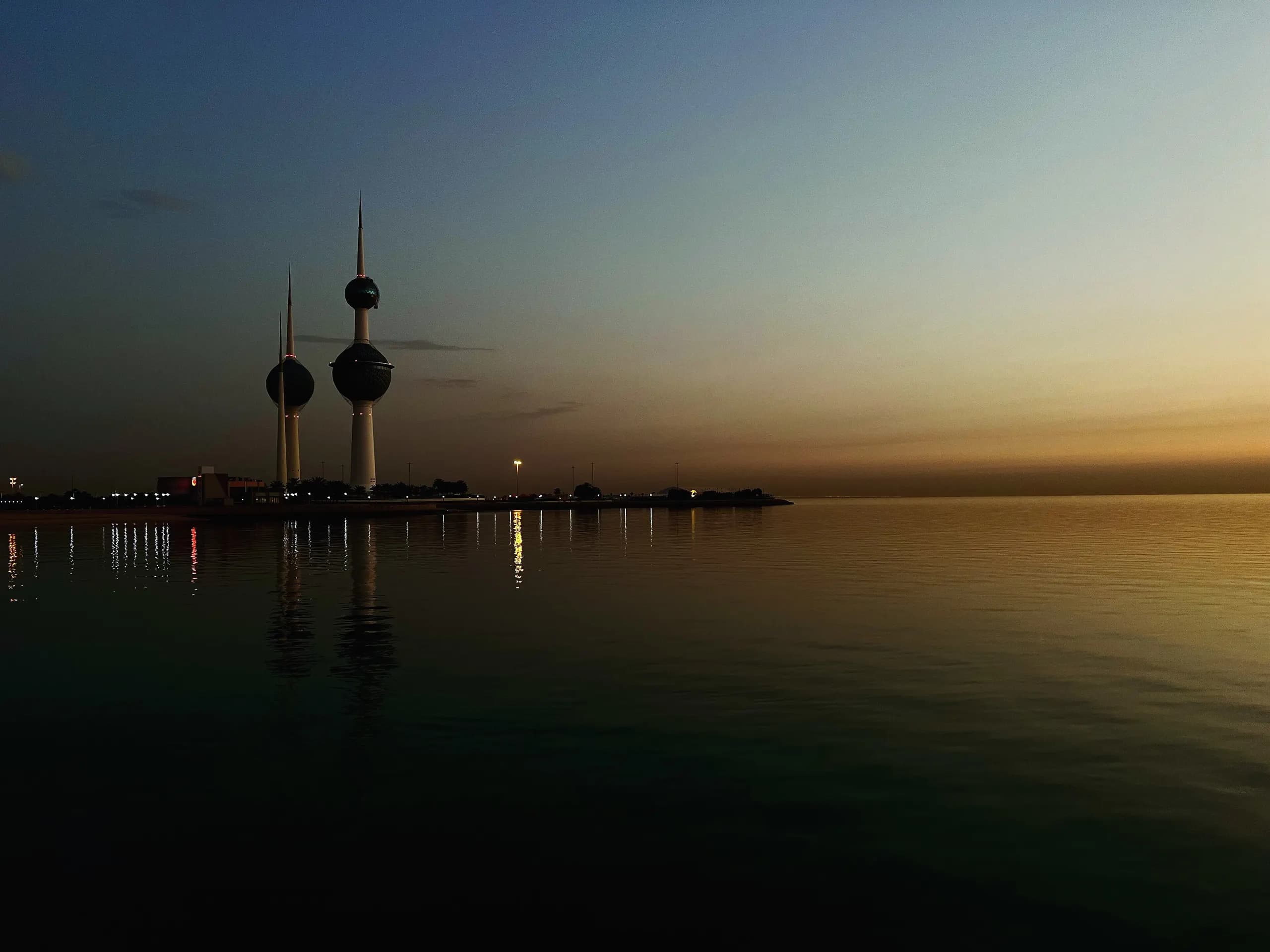 Kuwait tower at dusk.jpg